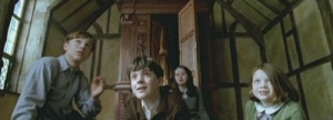 The-Chronicles-of-Narnia-The-Lion-The-Witch-and-The-Wardrobe-2005-DVD-Bloopers-skandar-keynes-10061605-400-144